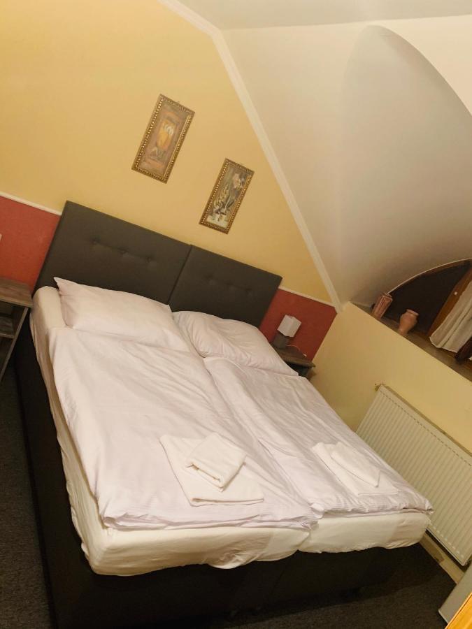 Bed and Breakfast Eder à Nesvady Extérieur photo